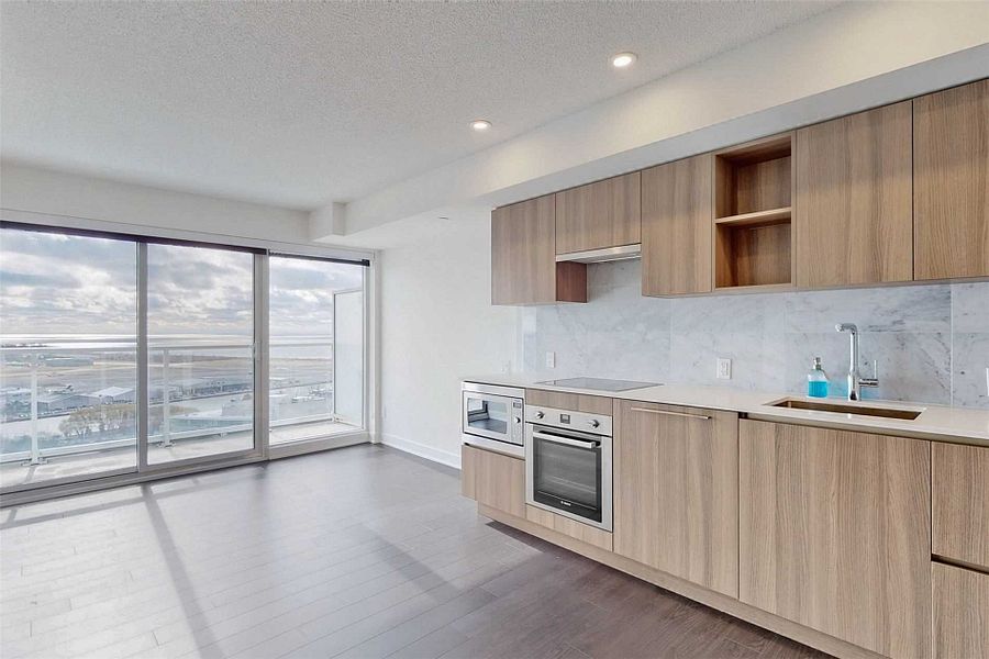 17 Bathurst St Flat-Fee Realtor®
