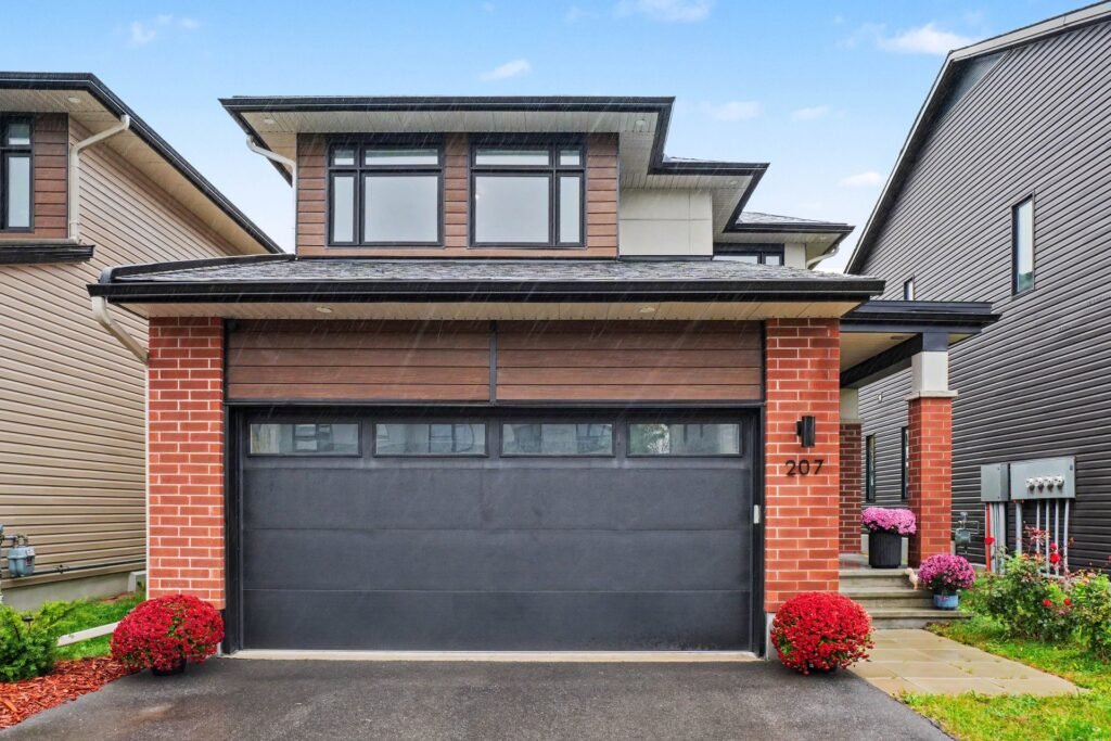 207 Bristol Cres Flat-Fee Realtor®